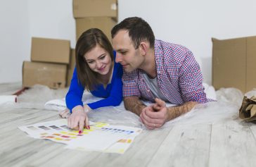 couple-choosing-color-interior-decoration